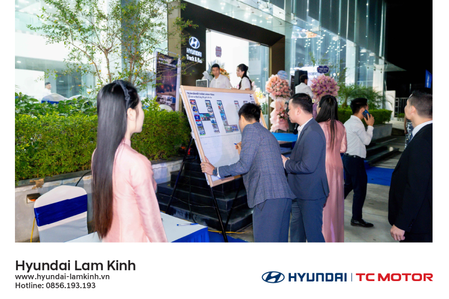 ngay-hoi-khach-hang-2025